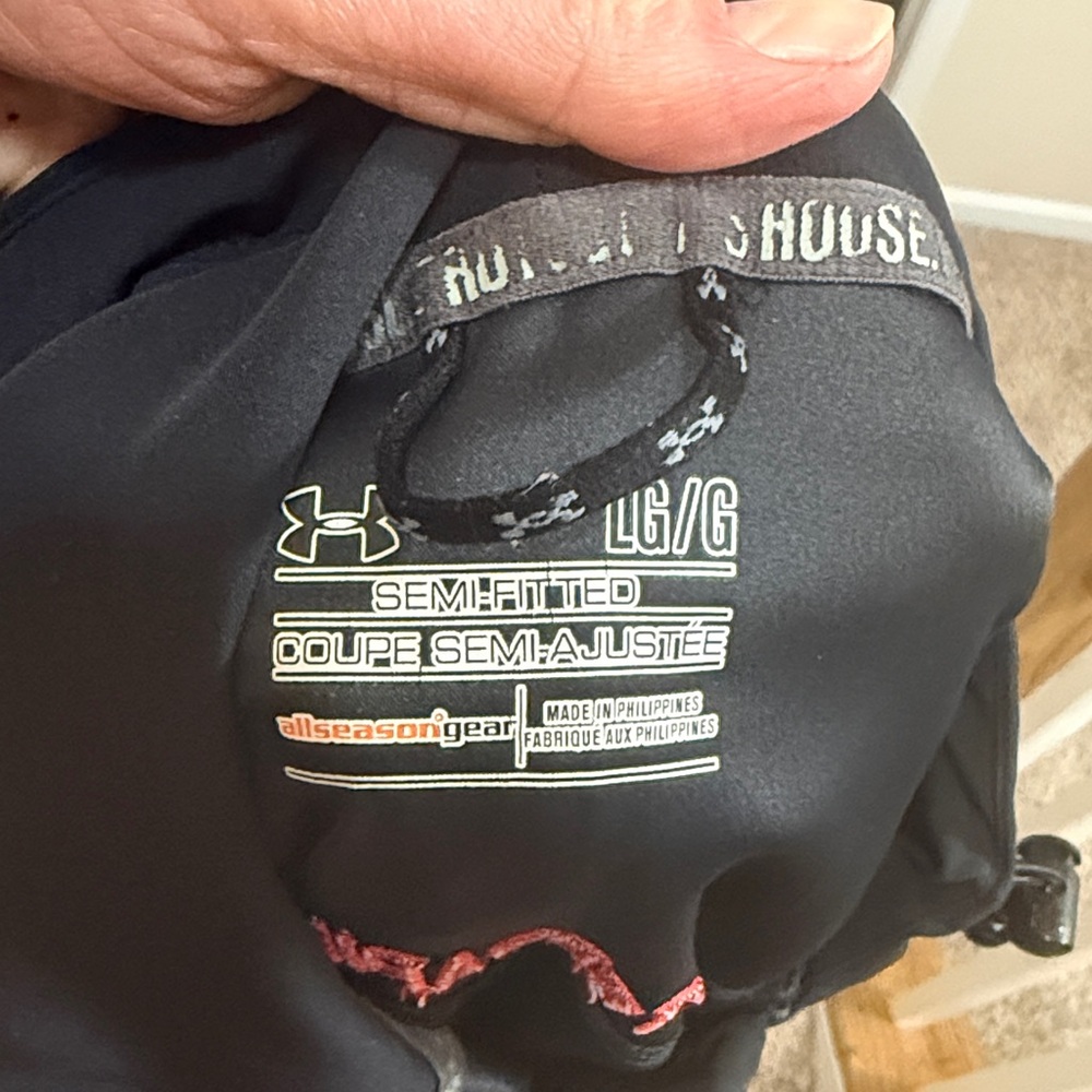 University of Maryland Under Armour Black and Red Windbreaker - Picture 6 of 6